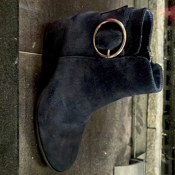 Vaneli Fidela size 7 suede ankle boots - Picture 3 of 5